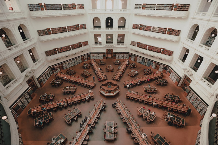 İngilizcede "Towards", "Out Of" ve "Into" Kullanımı